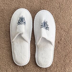 New! The Jefferson - Elegant White Embroidered Unisex Slippers
